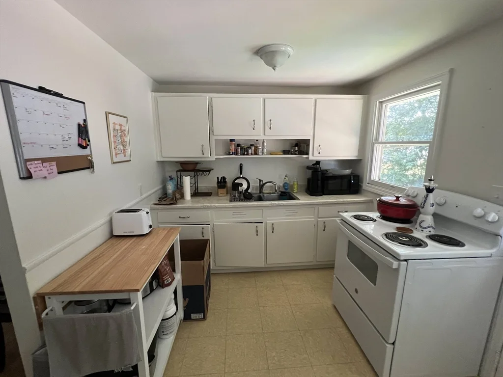2 bed, 1 bath apartment for rent at 7 Saran Ave Unit 7, Bedford — photo 7 of 14