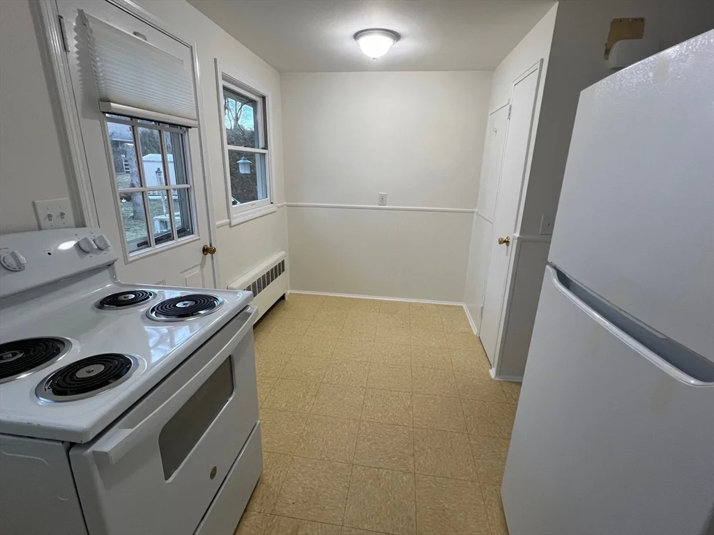 2 bed, 1 bath apartment for rent at 7 Saran Ave Unit 7, Bedford — photo 6 of 14