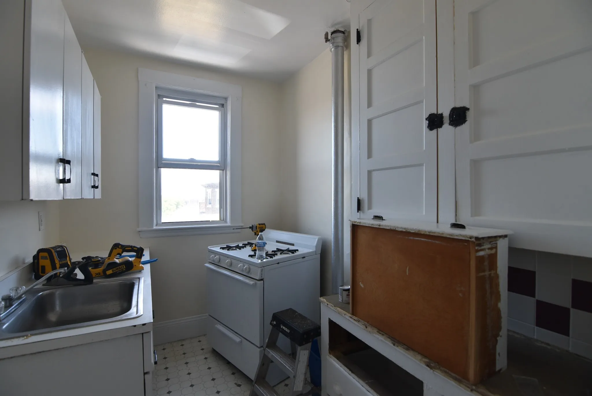 1 bed, 1 bath apartment for rent at 7 Scottfield Rd Unit 10, Allston — photo 11 of 17