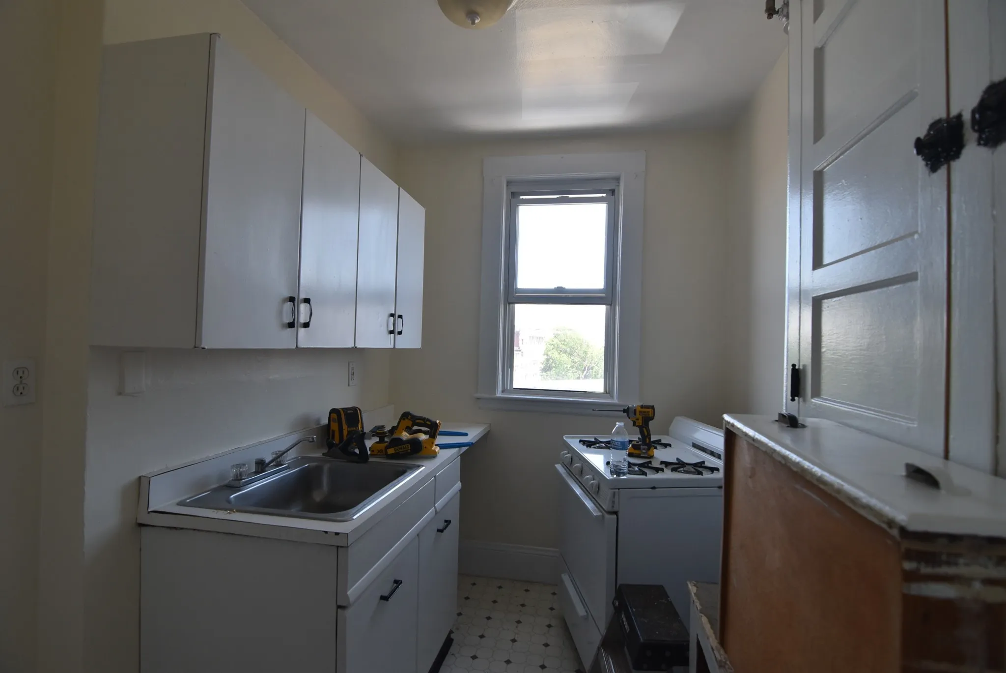 1 bed, 1 bath apartment for rent at 7 Scottfield Rd Unit 10, Allston — photo 10 of 17