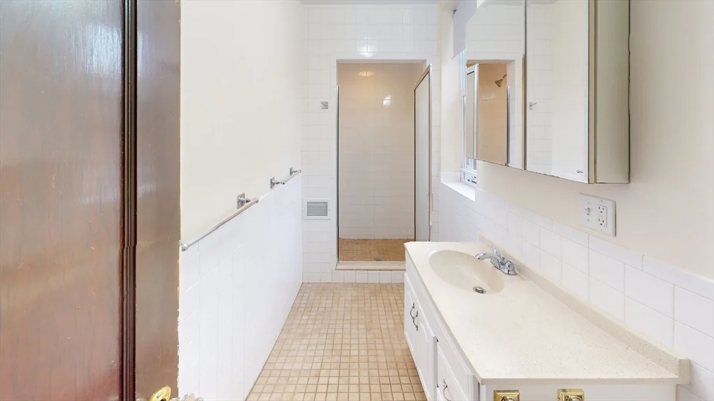 1 bed, 1 bath apartment for rent at 7 Scottfield Rd Unit 11, Allston — photo 3 of 7