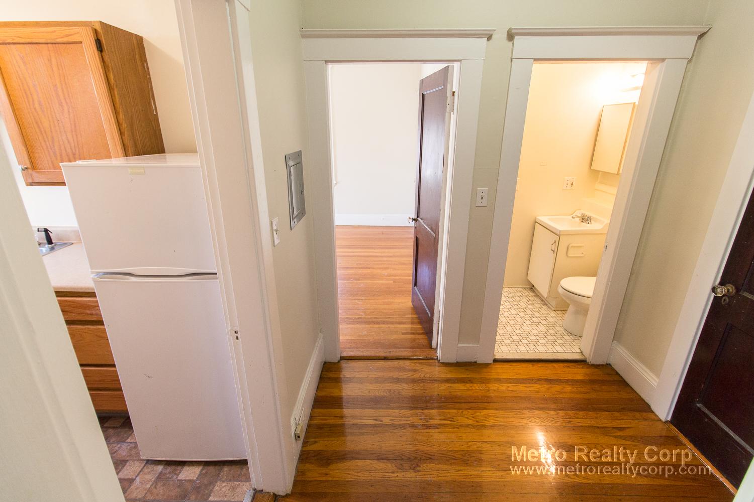 1 bed, 1 bath apartment for rent at 7 Scottfield Rd Unit 2, Allston — photo 3 of 11
