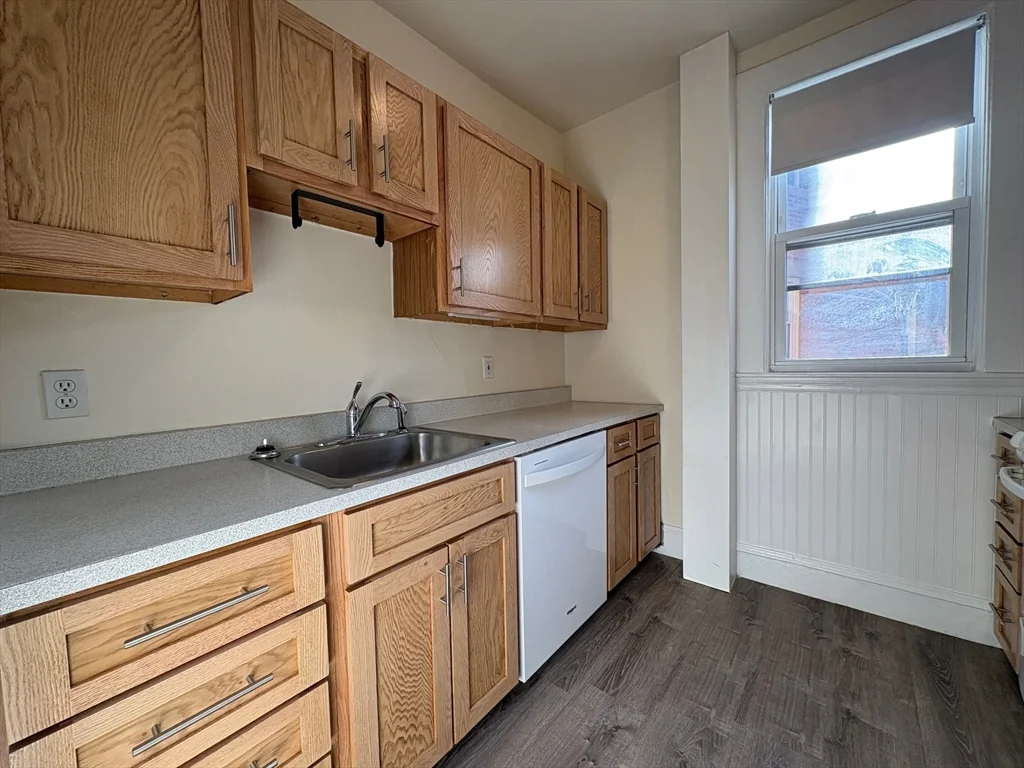 1 bed, 1 bath apartment for rent at 7 Scottfield Rd Unit 8, Allston — photo 4 of 6