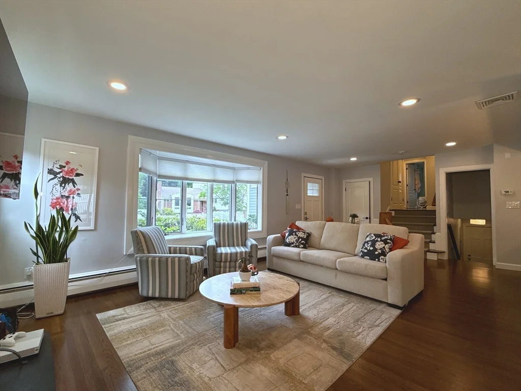 4 bed, 3 bath apartment for rent at 7 Sevland Rd, Oak Hill — photo 3 of 27