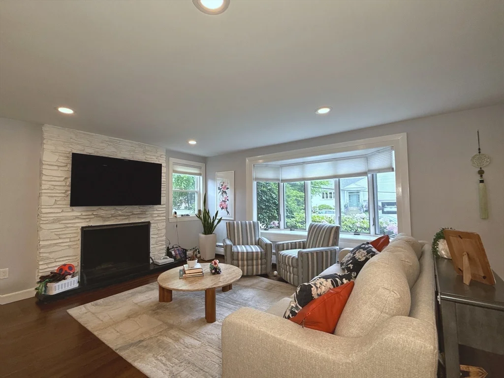 4 bed, 3 bath apartment for rent at 7 Sevland Rd, Oak Hill — photo 5 of 27