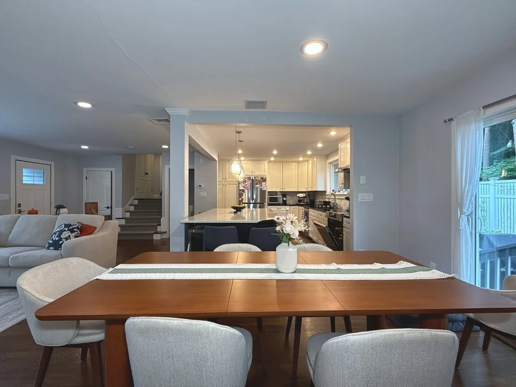 4 bed, 3 bath apartment for rent at 7 Sevland Rd, Oak Hill — photo 9 of 27