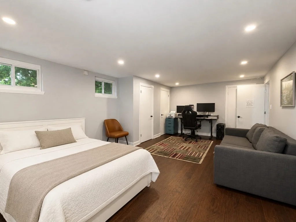 4 bed, 3 bath apartment for rent at 7 Sevland Rd, Oak Hill — photo 24 of 27