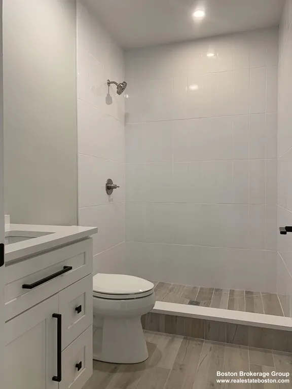 3 bed, 3.5 bath apartment for rent at 7 Sharon Ave Unit 7, Auburndale — photo 19 of 22
