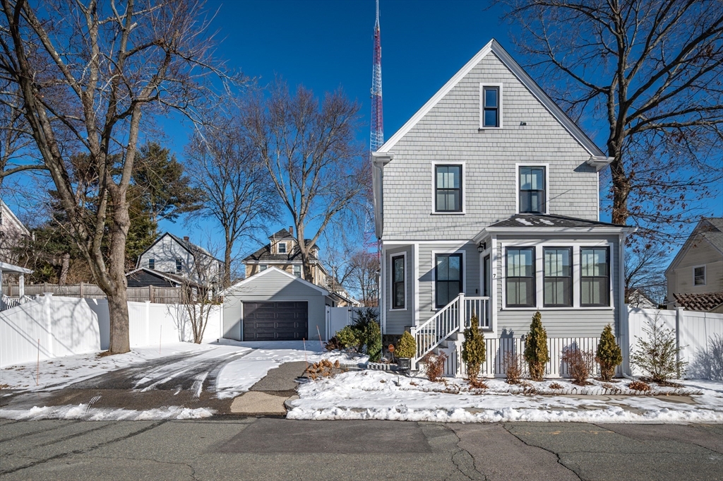 3 bed, 2 bath apartment for rent at 7 Shawmut Park, Newton Upper Falls — photo 1 of 27
