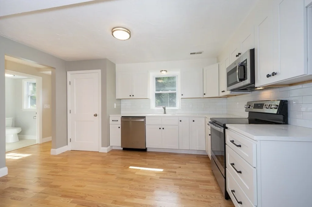 3 bed, 1 bath apartment for rent at 7 Sherman Ter Unit 7, Natick — photo 5 of 26