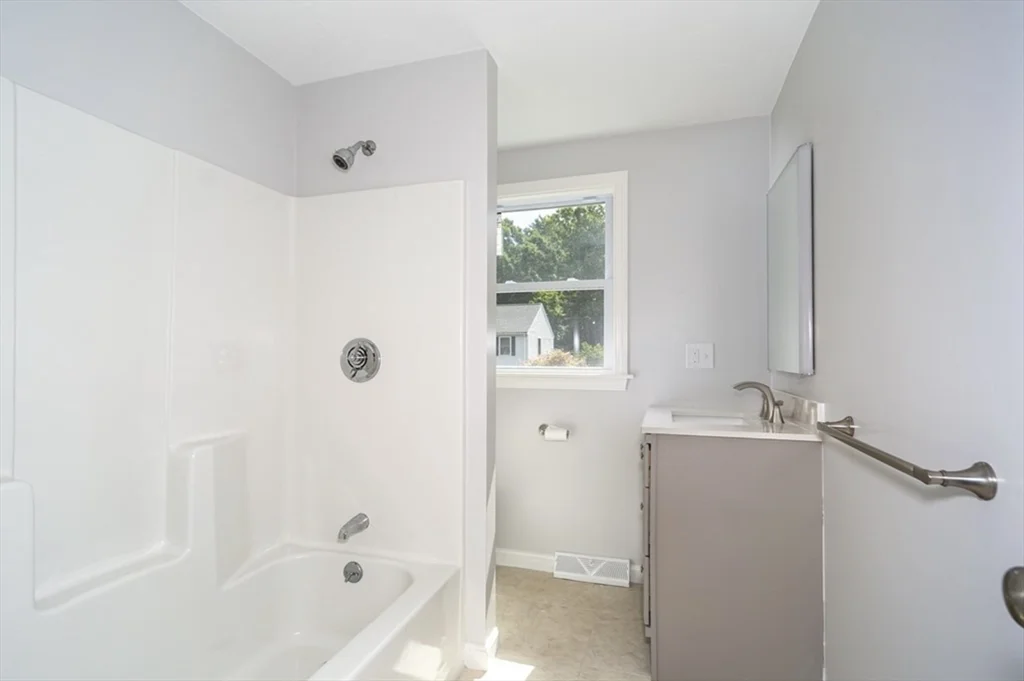 3 bed, 1 bath apartment for rent at 7 Sherman Ter Unit 7, Natick — photo 19 of 26