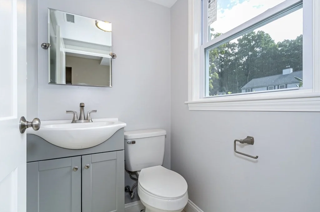 3 bed, 1 bath apartment for rent at 7 Sherman Ter Unit 7, Natick — photo 4 of 26