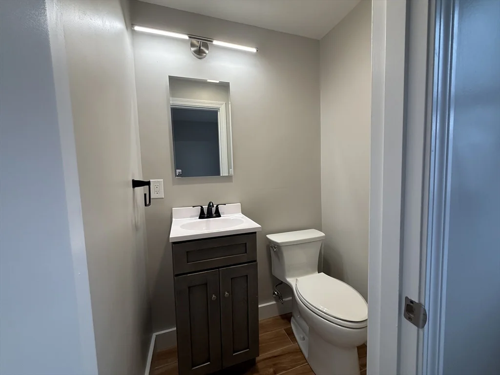 3 bed, 1 bath apartment for rent at 7 Silvia Ct Unit 7, Hyde Park — photo 10 of 32