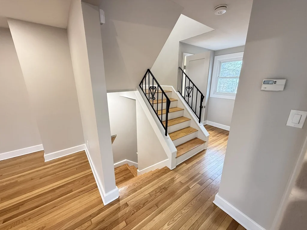 3 bed, 1 bath apartment for rent at 7 Silvia Ct Unit 7, Hyde Park — photo 8 of 32