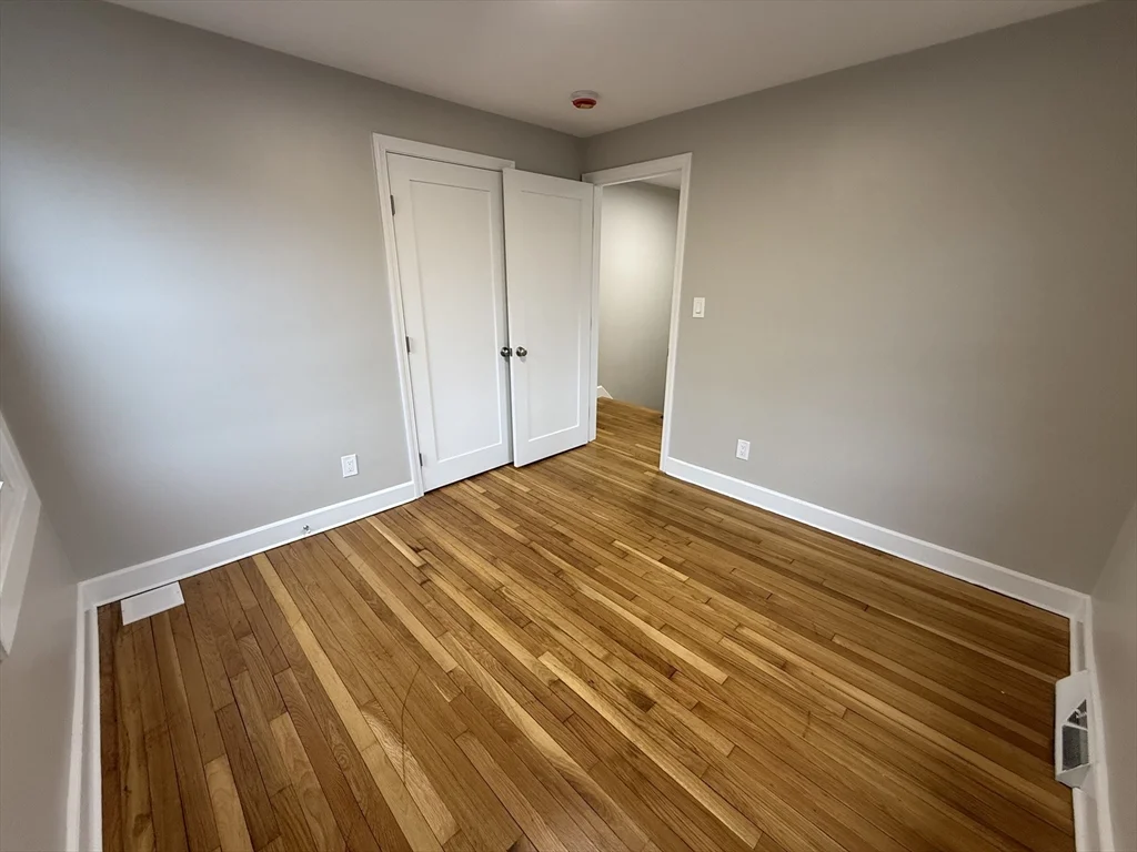 3 bed, 1 bath apartment for rent at 7 Silvia Ct Unit 7, Hyde Park — photo 18 of 32