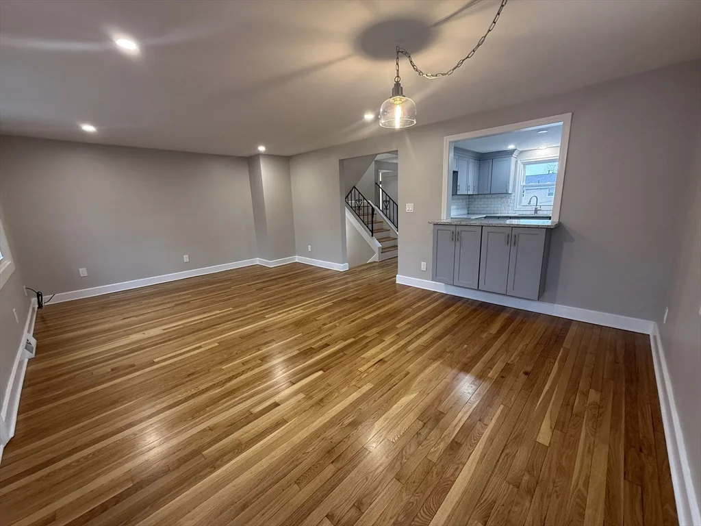 3 bed, 1 bath apartment for rent at 7 Silvia Ct Unit 7, Hyde Park — photo 6 of 32