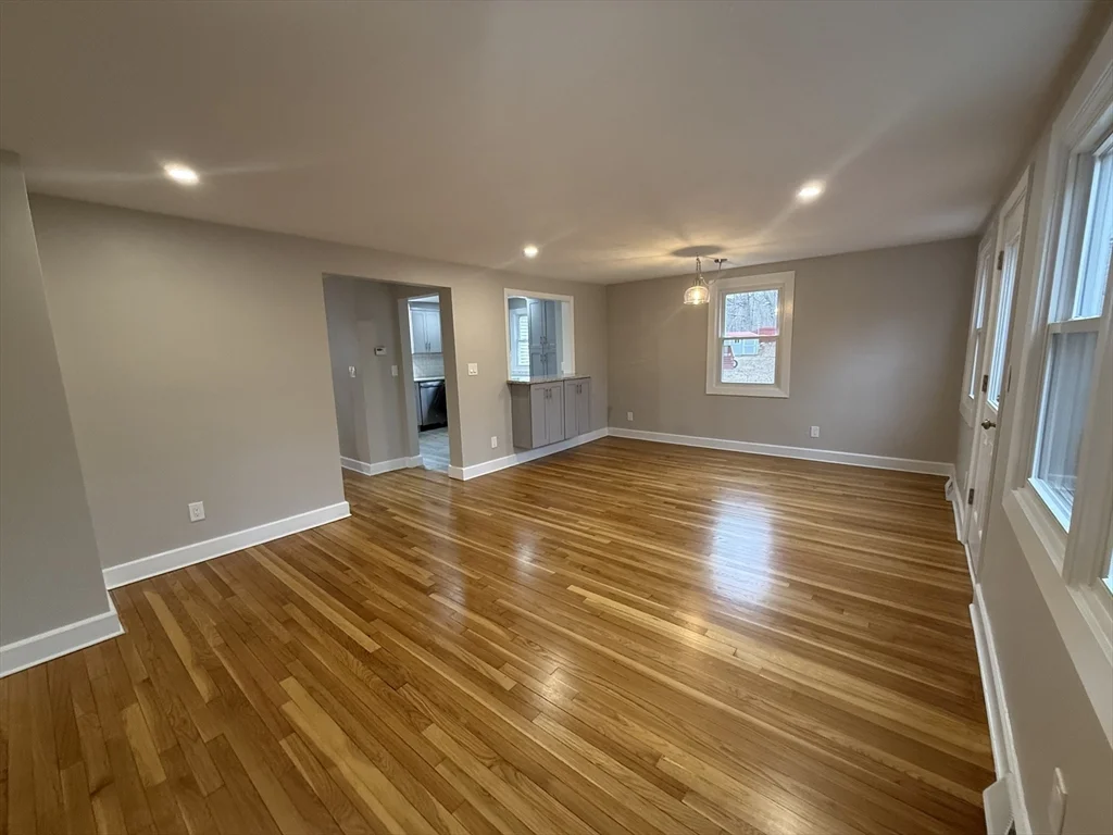 3 bed, 1 bath apartment for rent at 7 Silvia Ct Unit 7, Hyde Park — photo 7 of 32