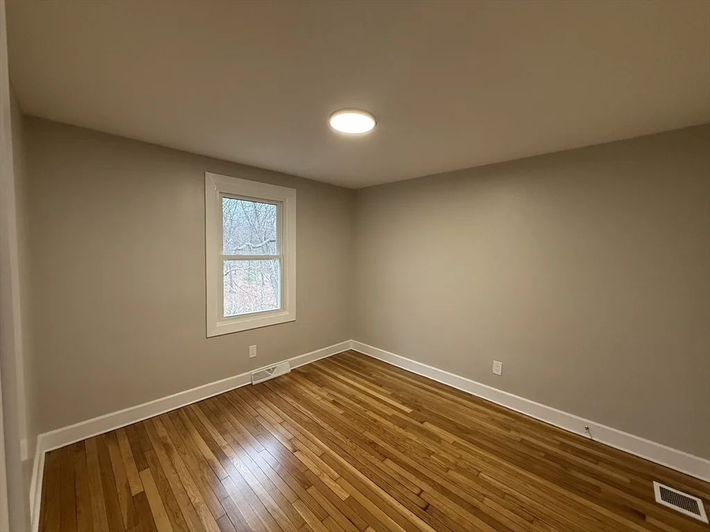3 bed, 1 bath apartment for rent at 7 Silvia Ct Unit 7, Hyde Park — photo 16 of 32