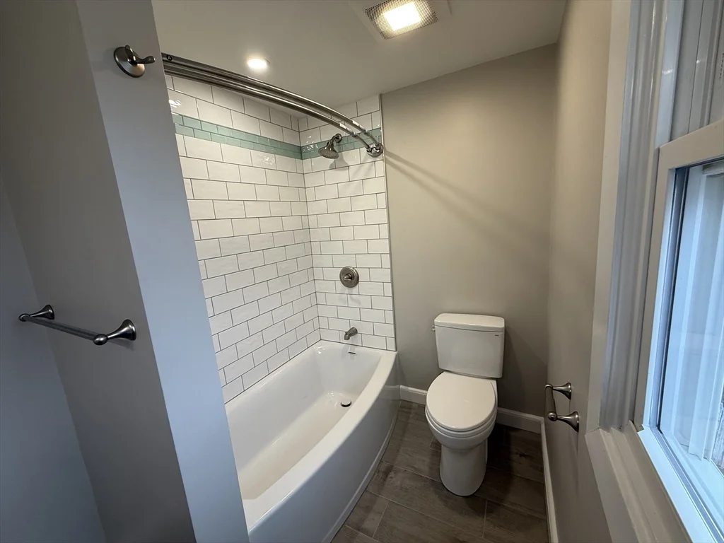 3 bed, 1 bath apartment for rent at 7 Silvia Ct Unit 7, Hyde Park — photo 22 of 32
