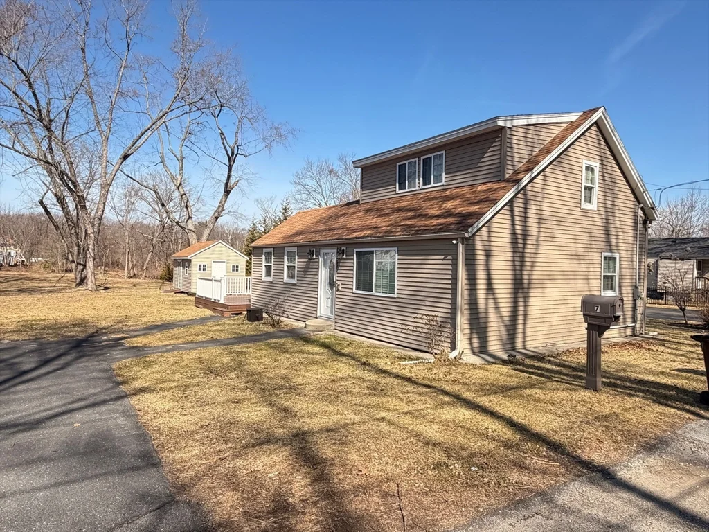 3 bed, 2 bath apartment for rent at 7 Southbridge St Ct, Auburn — photo 1 of 17