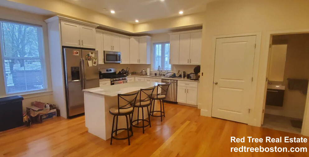 4 bed, 3 bath apartment for rent at 7 Sparhawk Unit B, Brighton — photo 1 of 3