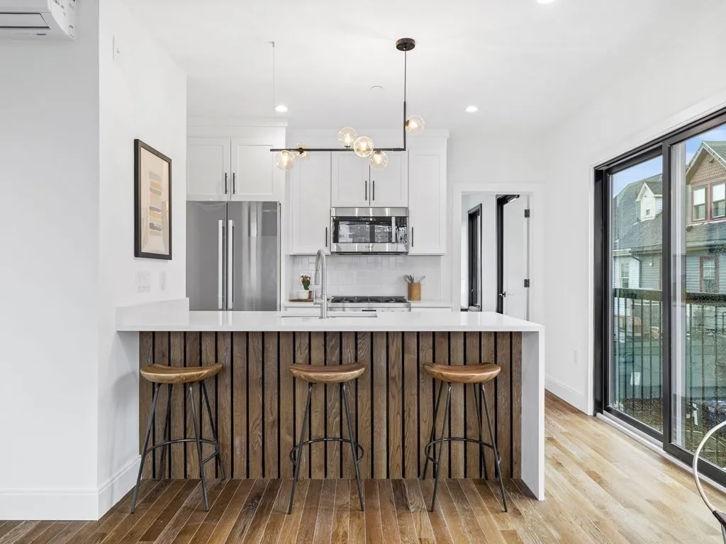 1 bed, 1 bath apartment for rent at 7 Springfield St Unit 2, Inman Square — photo 3 of 9