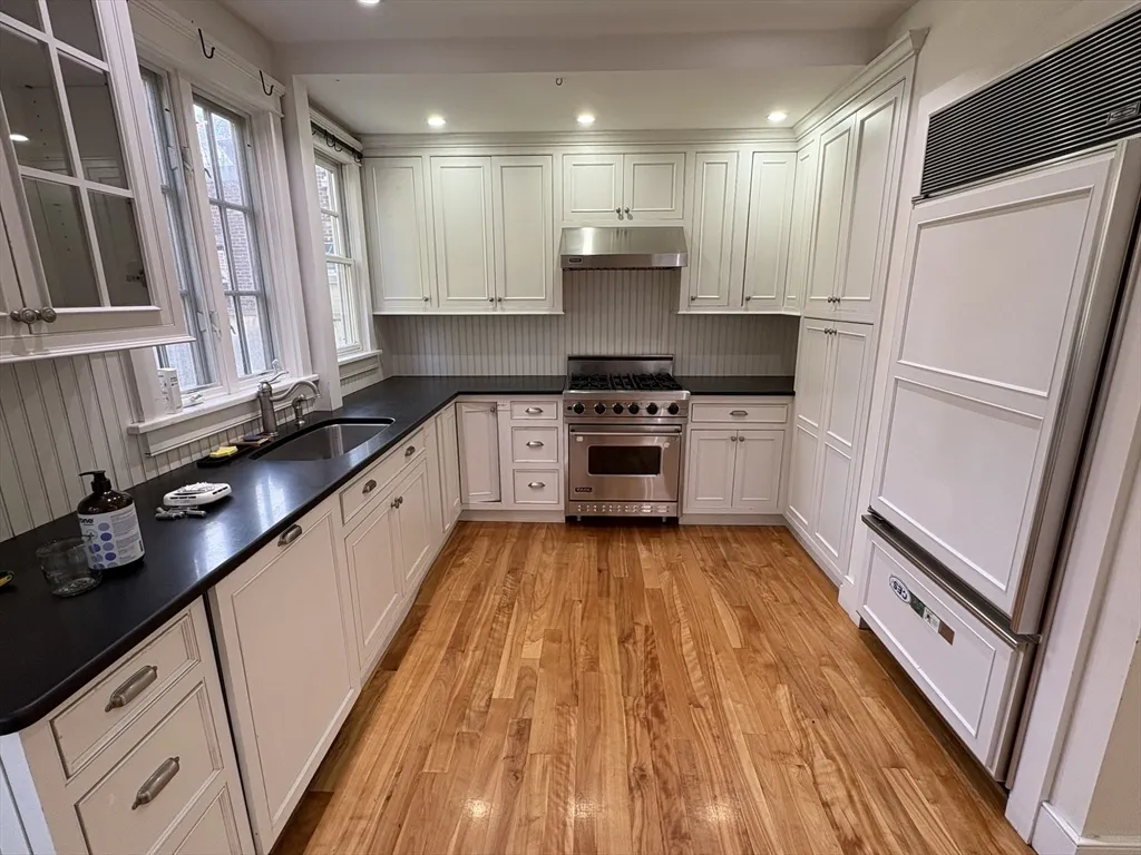 3 bed, 2 bath apartment for rent at 7 Standish Unit 7, West Cambridge — photo 4 of 16