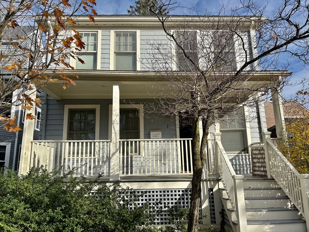 3 bed, 2 bath apartment for rent at 7 Standish Unit 7, West Cambridge — photo 1 of 16