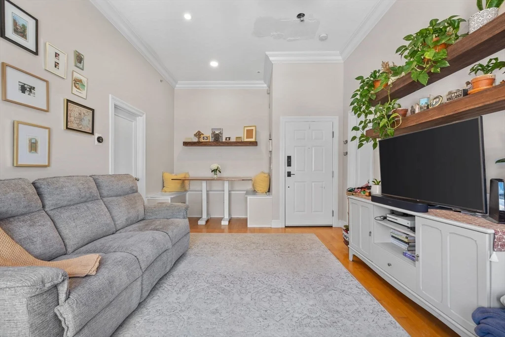 2 bed, 1 bath apartment for rent at 7 Stillman Pl Unit 10, North End — photo 2 of 18