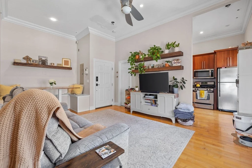 2 bed, 1 bath apartment for rent at 7 Stillman Pl Unit 10, North End