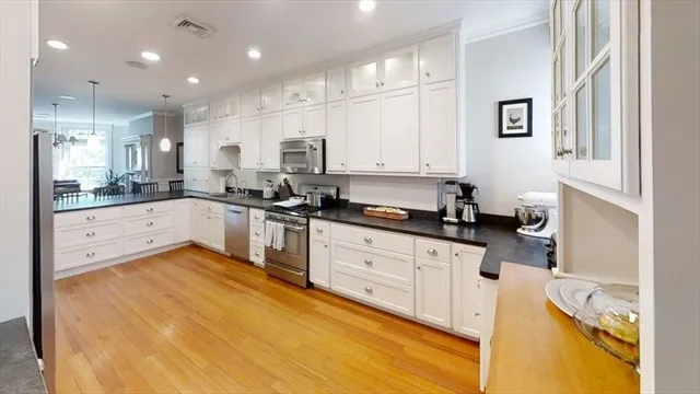 4 bed, 2 bath apartment for rent at 7 Strathmore Rd Unit 3A, Brookline — photo 14 of 17