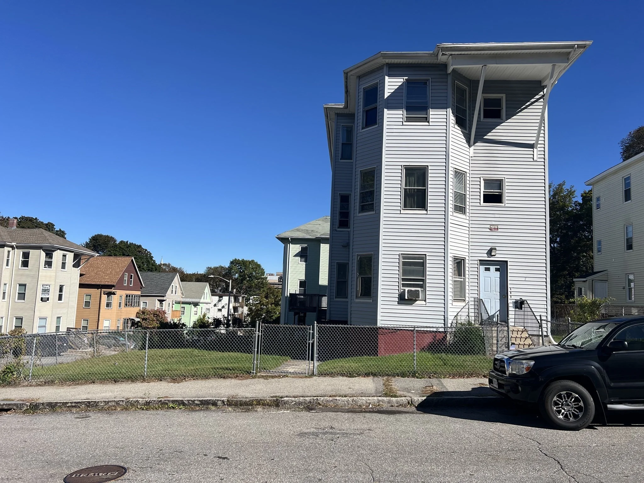 4 bed, 1 bath apartment for rent at 7 Sturgis St Unit 3, Worcester — photo 3 of 16