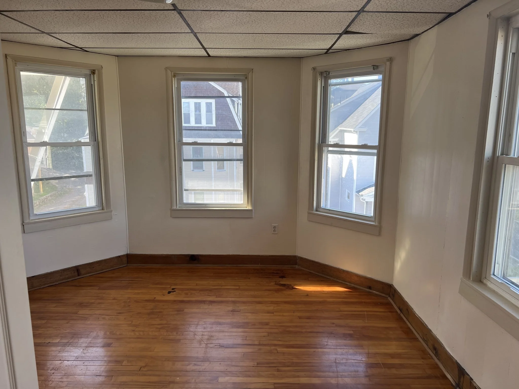 4 bed, 1 bath apartment for rent at 7 Sturgis St Unit 3, Worcester — photo 5 of 16