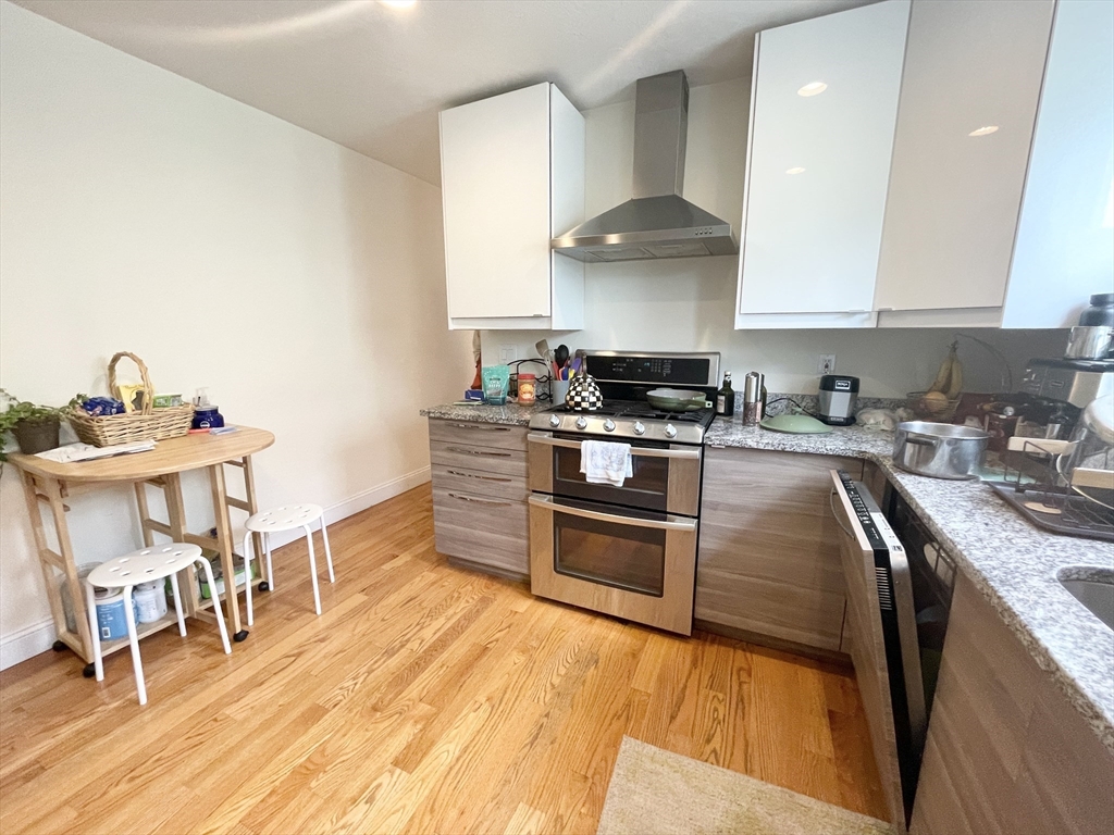 3 bed, 1 bath apartment for rent at 7 Sudan Unit 3, Dorchester — photo 3 of 12