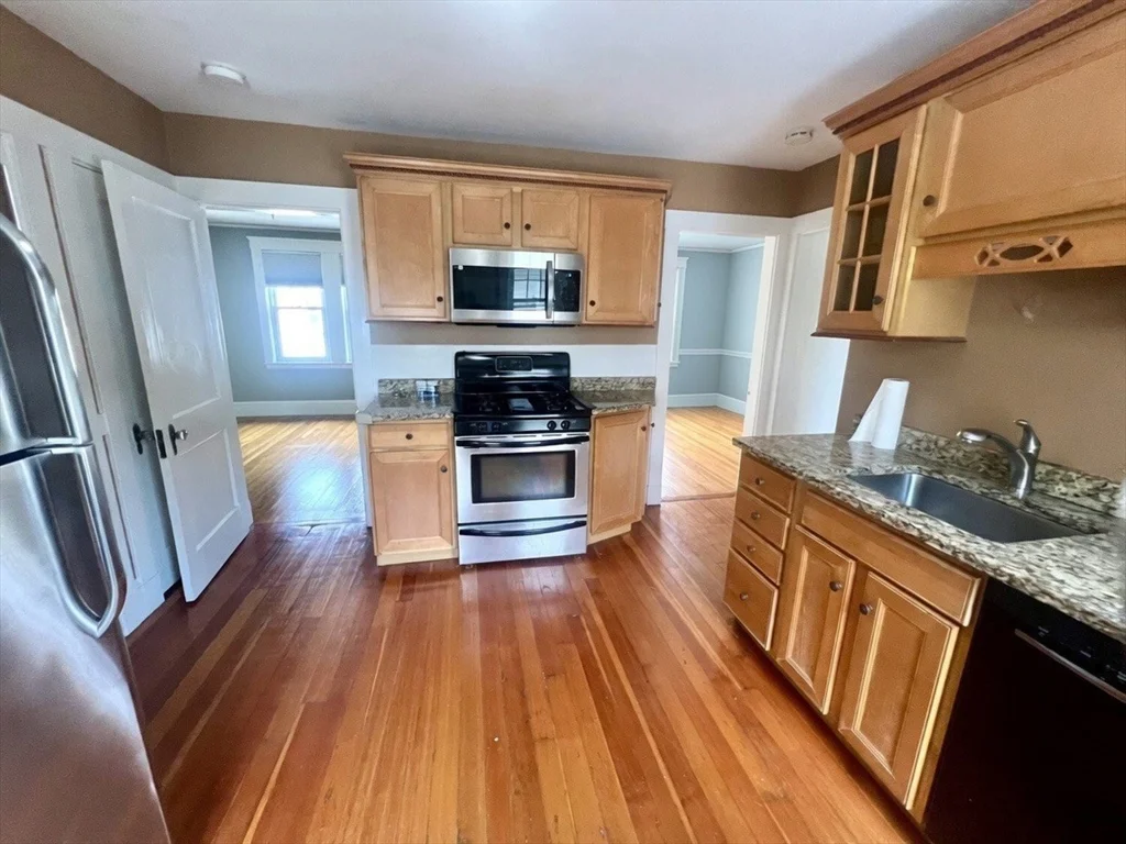 2 bed, 1 bath apartment for rent at 7 Summer St Unit 2, West Roxbury — photo 2 of 26
