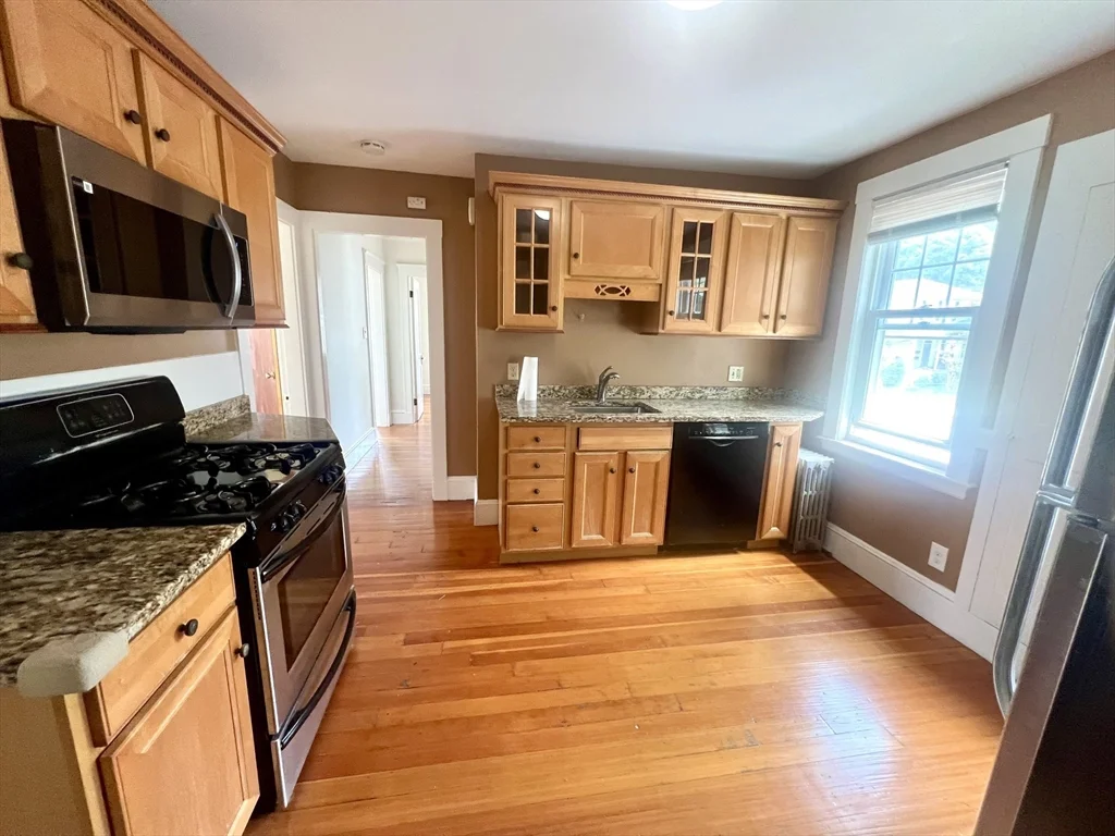 2 bed, 1 bath apartment for rent at 7 Summer St Unit 2, West Roxbury — photo 5 of 26