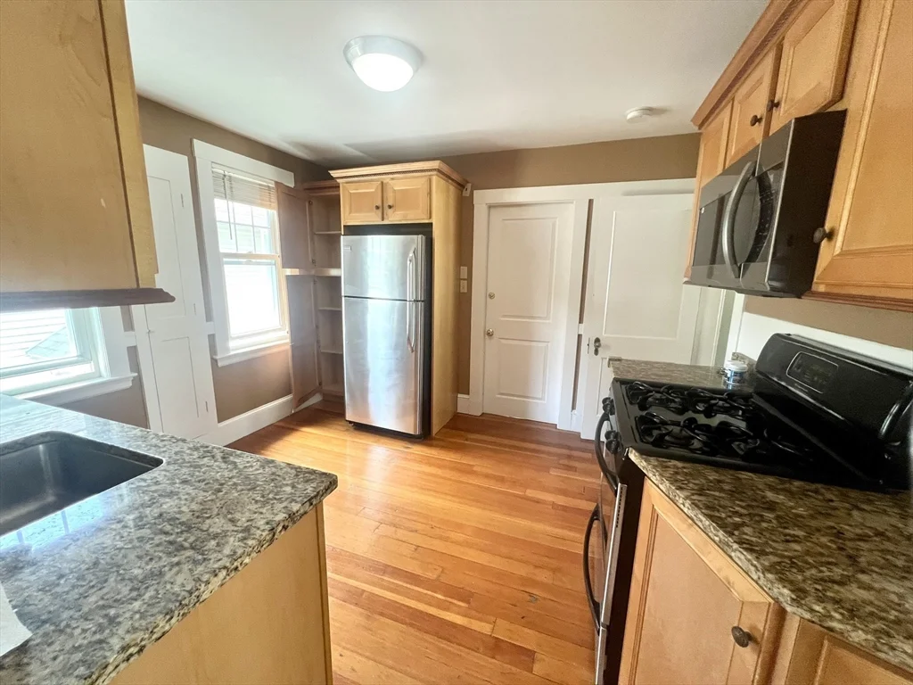 2 bed, 1 bath apartment for rent at 7 Summer St Unit 2, West Roxbury — photo 6 of 26