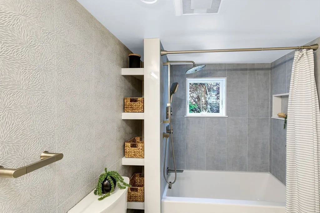 2 bed, 1 bath apartment for rent at 7 Summer St Unit 7, Newburyport — photo 18 of 22