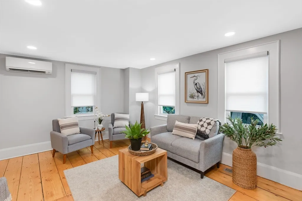 2 bed, 1 bath apartment for rent at 7 Summer St Unit 7, Newburyport — photo 9 of 22