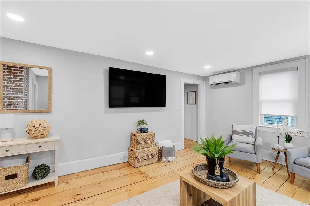 2 bed, 1 bath apartment for rent at 7 Summer St Unit 7, Newburyport — photo 13 of 22