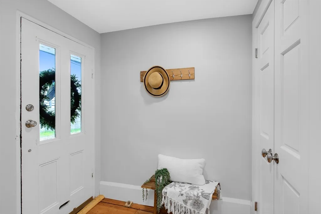 2 bed, 1 bath apartment for rent at 7 Summer St Unit 7, Newburyport — photo 2 of 22