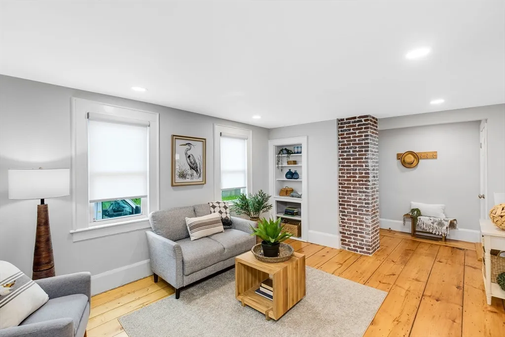 2 bed, 1 bath apartment for rent at 7 Summer St Unit 7, Newburyport — photo 8 of 22