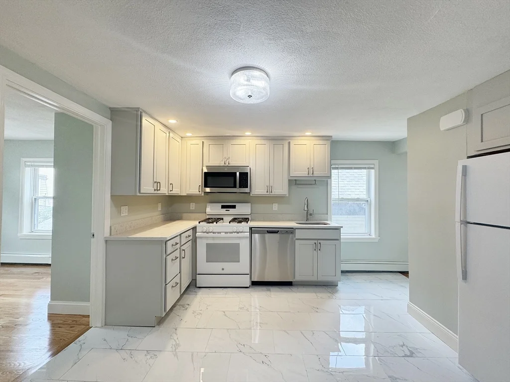 2 bed, 1 bath apartment for rent at 7 Sumner Pl Unit 2, East Boston — photo 2 of 17