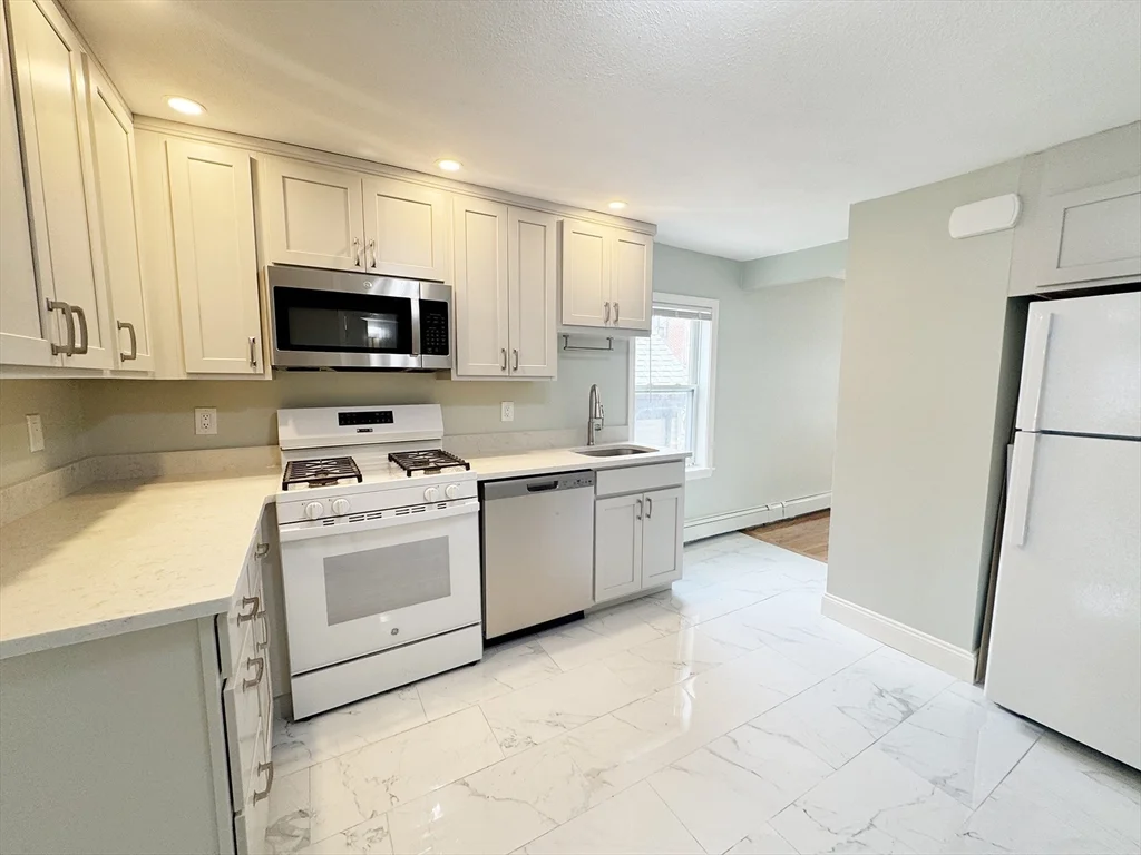 2 bed, 1 bath apartment for rent at 7 Sumner Pl Unit 2, East Boston — photo 3 of 17