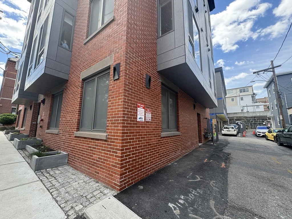 2 bed, 1 bath apartment for rent at 7 Sumner Pl Unit 2, East Boston — photo 17 of 17
