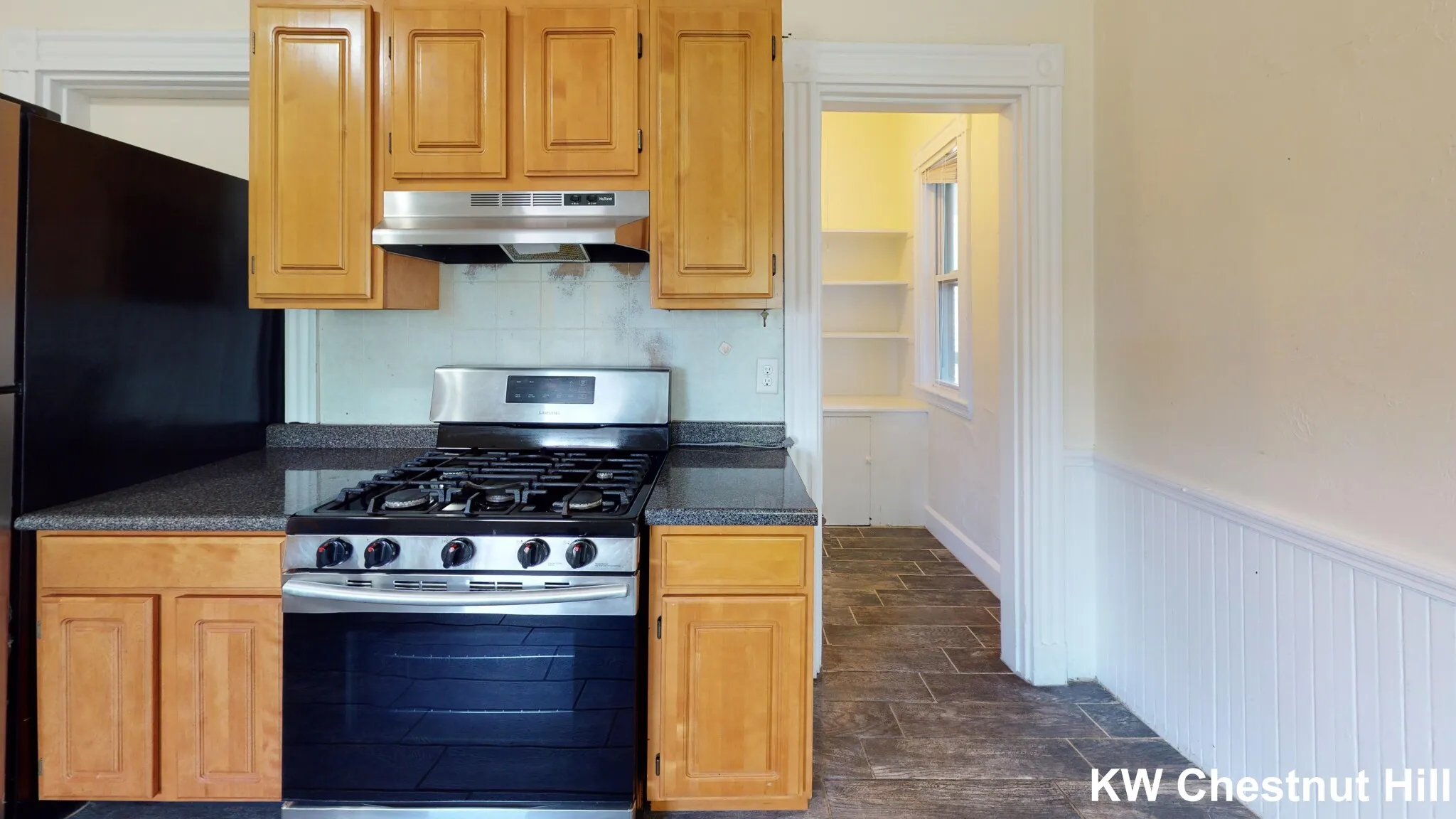 3 bed, 1 bath apartment for rent at 7 Sunset St Unit 2, Mission Hill — photo 3 of 7