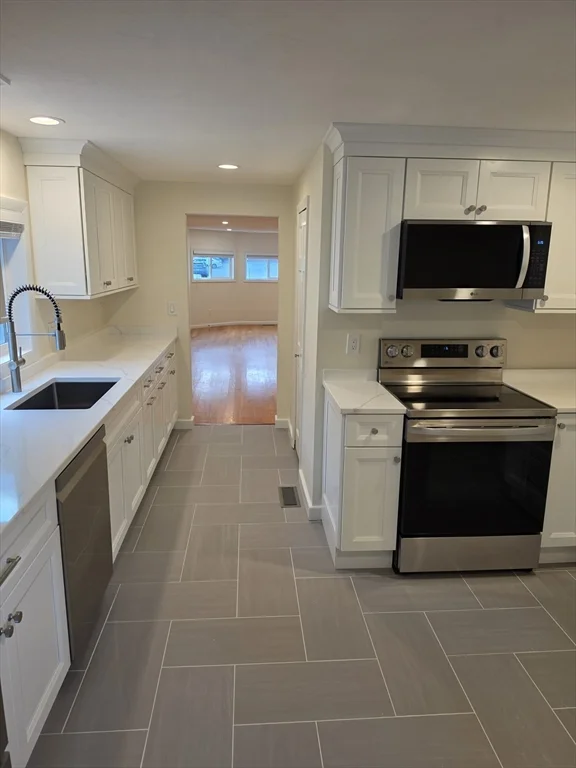 2 bed, 1 bath apartment for rent at 7 Superior St Unit 1, Swampscott — photo 5 of 40