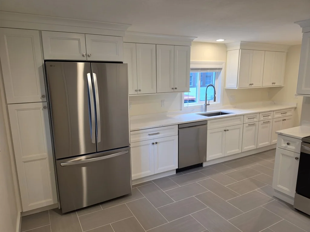 2 bed, 1 bath apartment for rent at 7 Superior St Unit 1, Swampscott — photo 4 of 40