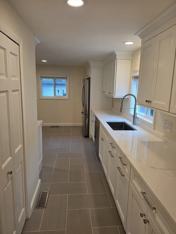 2 bed, 1 bath apartment for rent at 7 Superior St Unit 1, Swampscott — photo 2 of 40