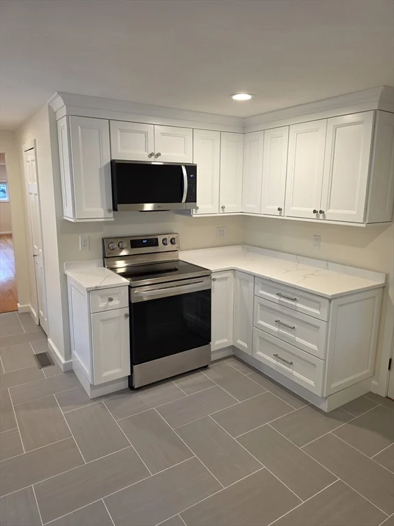 2 bed, 1 bath apartment for rent at 7 Superior St Unit 1, Swampscott — photo 6 of 40
